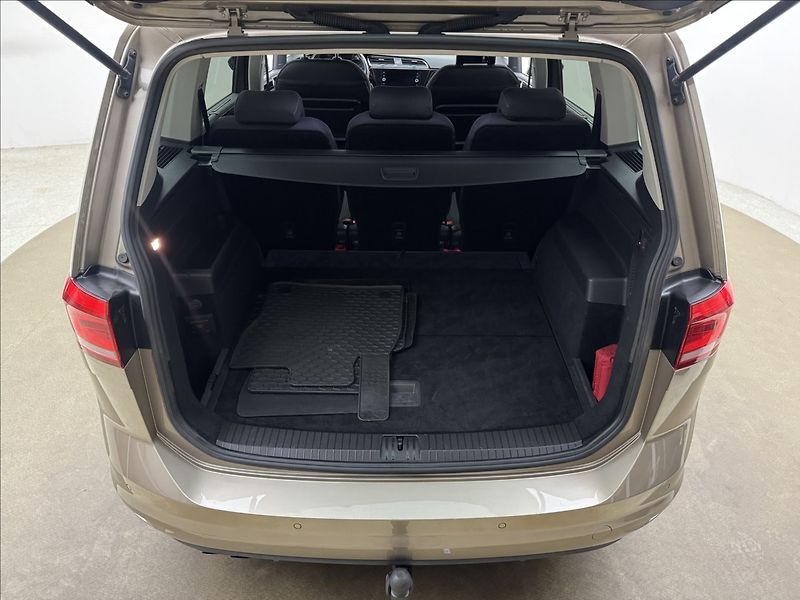 Volkswagen Touran 1,4 DSG KAMERA TAŽNÉ 1.MAJ ČR - fotka 38 z 38
