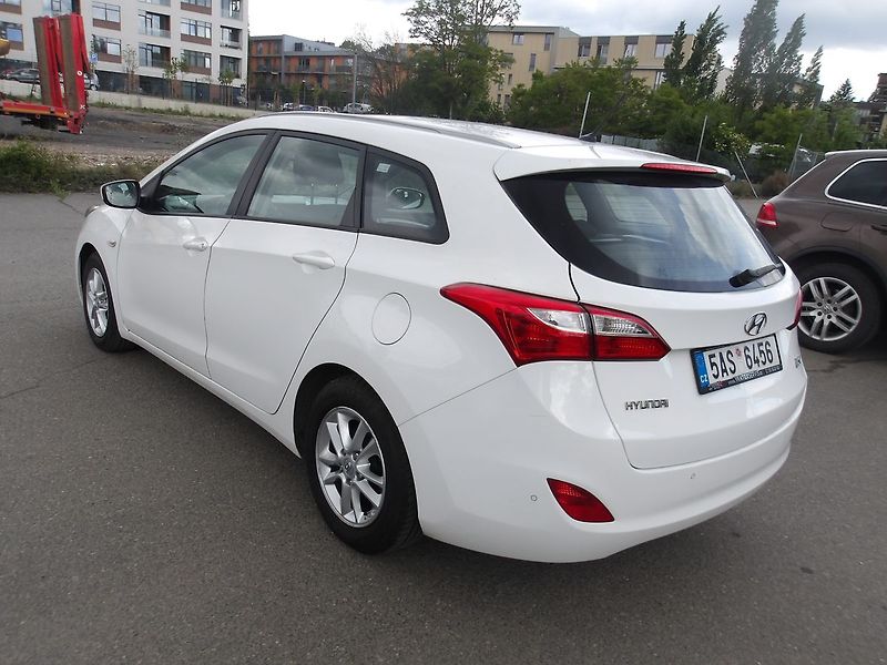 Hyundai i30 1,6i ČR - fotka 10 z 27