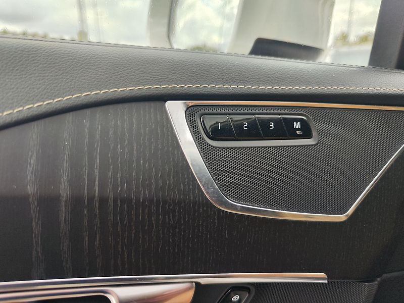 Volvo XC90 B5 2.0/173kW Inscription AT 4x - fotka 42 z 44