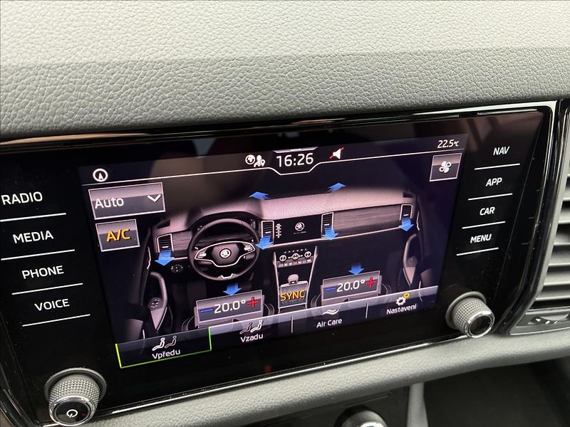 Škoda Kodiaq 2,0 TDI TAŽNÉ KEYLESS KAMERA - fotka 23 z 36