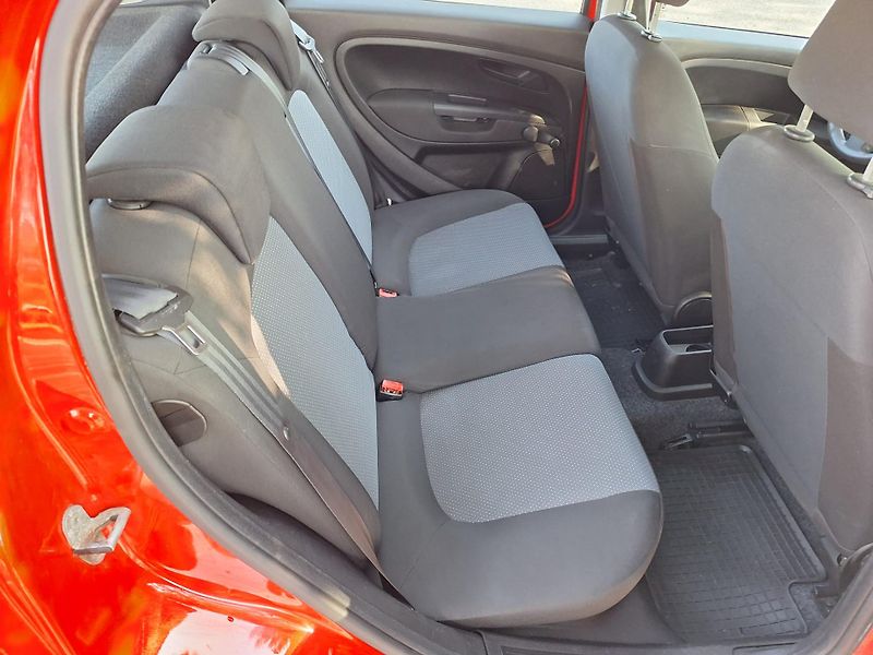 Fiat Grande Punto (2011) 1.2 i Klima - fotka 18 z 20