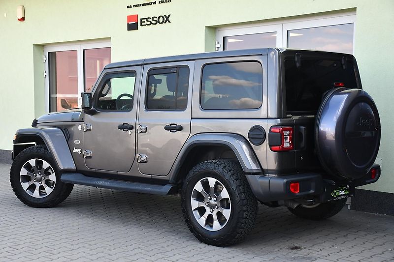 Jeep Wrangler 2.2CRD UNLIMITED REZERVACE - fotka 4 z 51