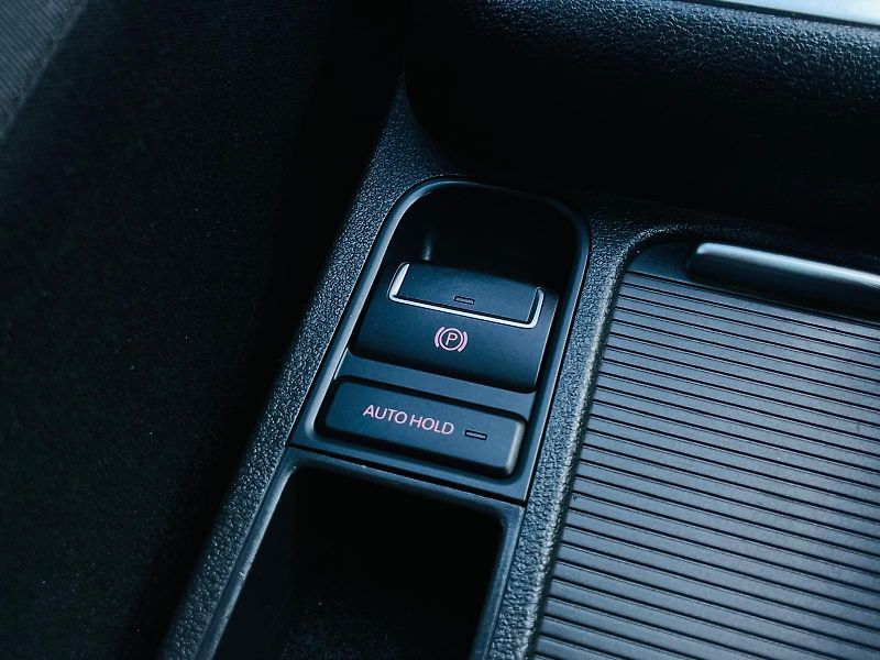 Volkswagen Tiguan 2.0TSI 4x4 AUTOMA KAMERA TAŽNÉ - fotka 41 z 44