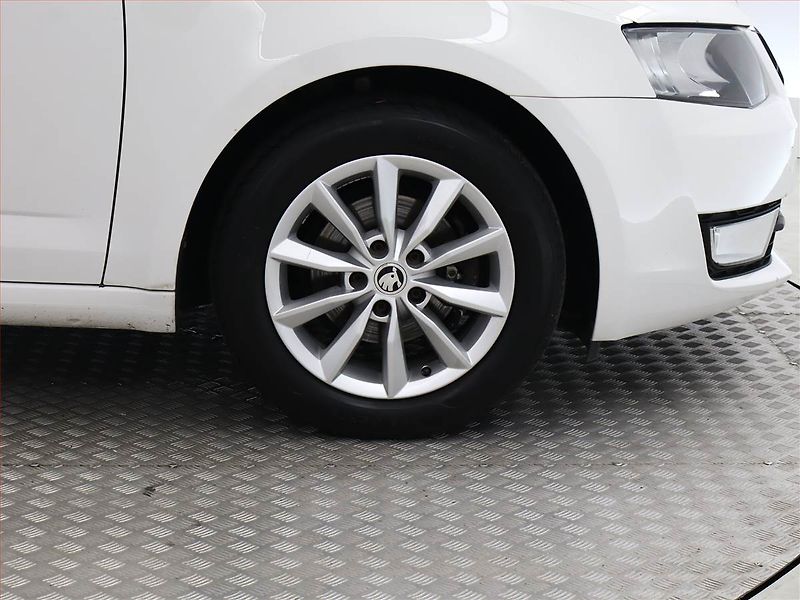 Škoda Octavia (2015) Ambition 1.6 TDI, Tempomat - fotka 12 z 14