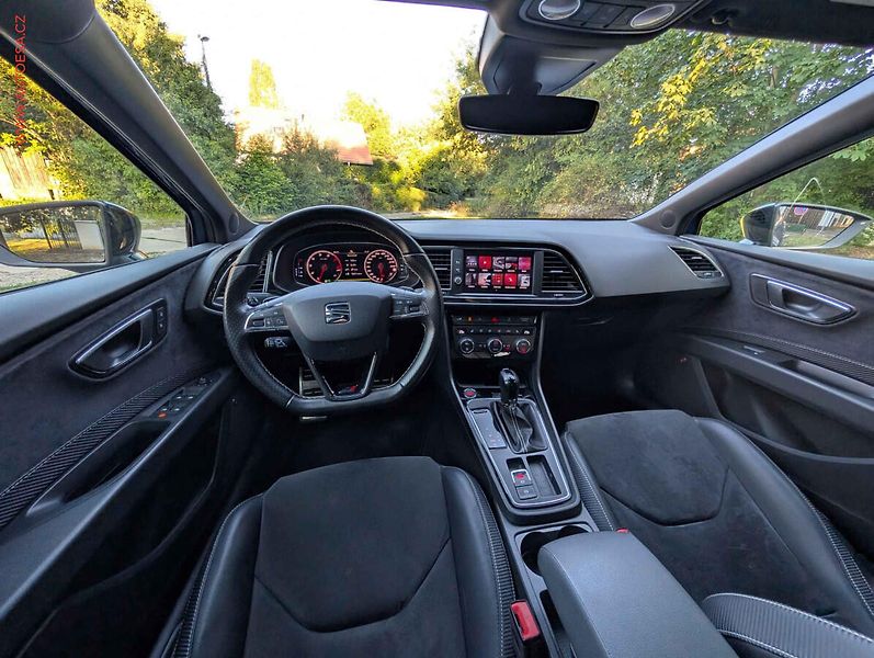 Seat Leon (2018) 2.0 TSi 4x4, DSG, LED - fotka 11 z 24