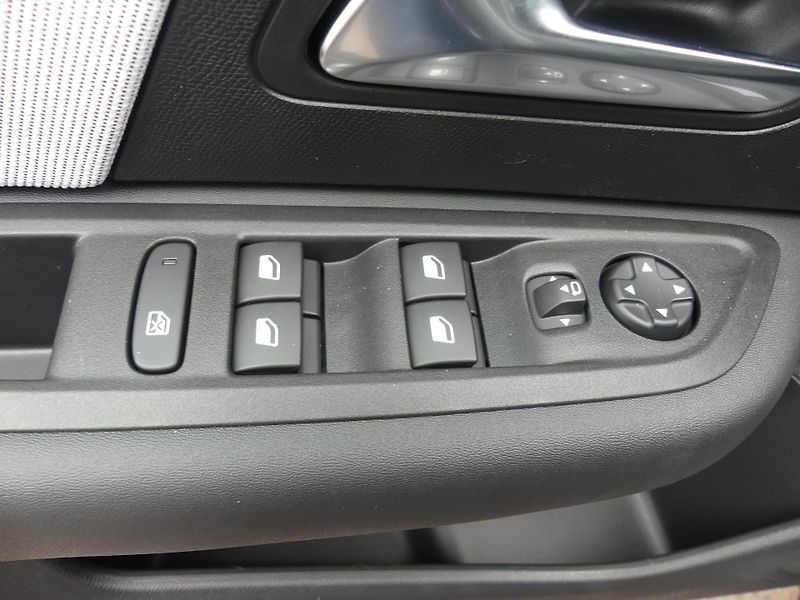Citroën C4 X (2026) MAX Hybrid 145k Automatic - fotka 18 z 23