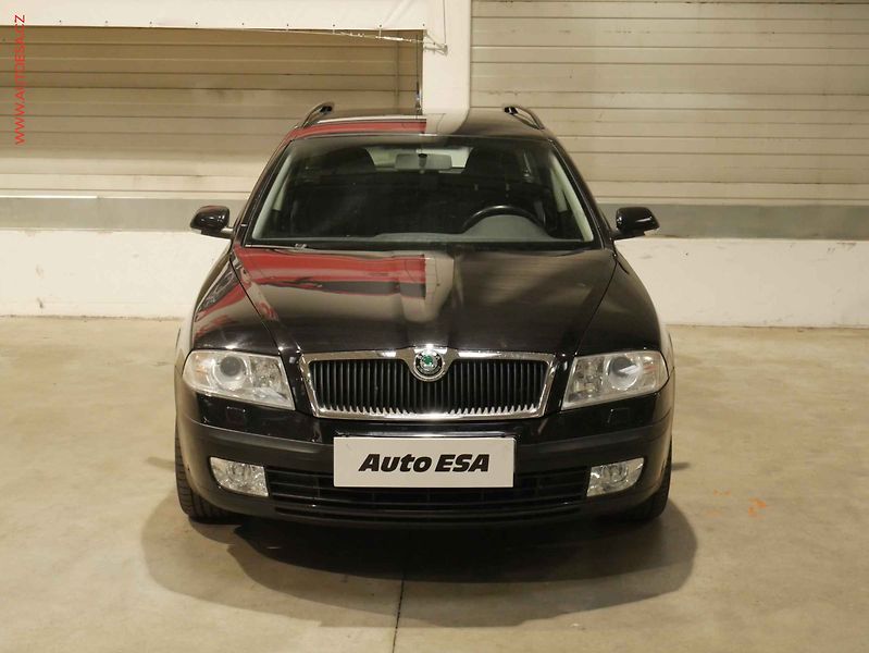 Škoda Octavia (2007) 1.9TDi, 2.maj,ČR, xenon - fotka 2 z 17
