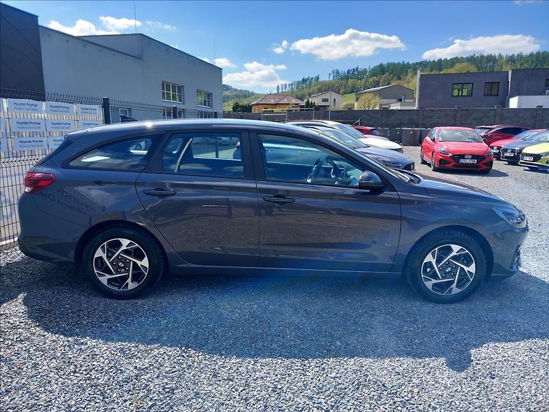 Hyundai i30 1,5 l COMFORT 16 - fotka 5 z 20