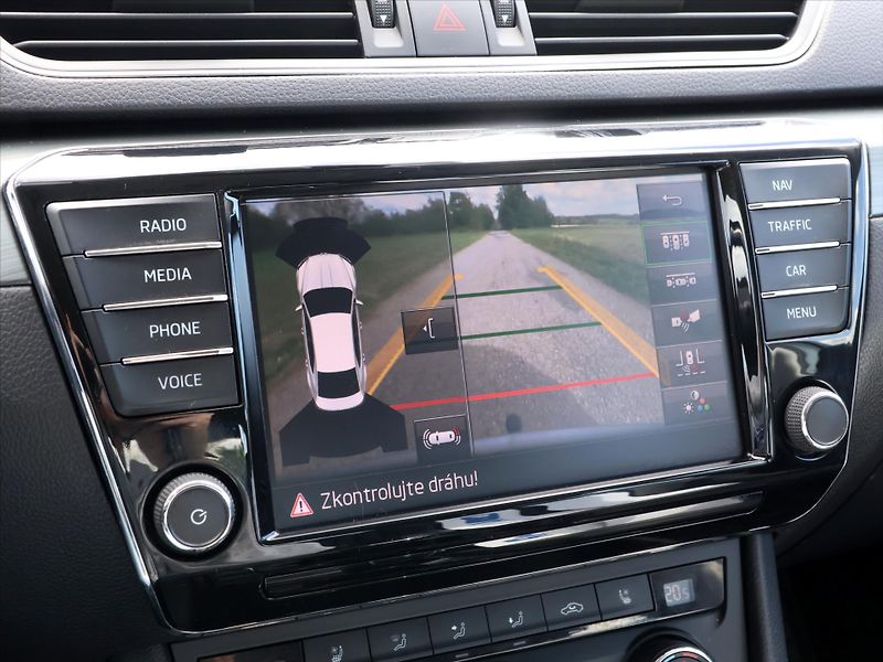 Škoda Superb 2,0 TDI 140kW DSG Style Plus - fotka 20 z 29
