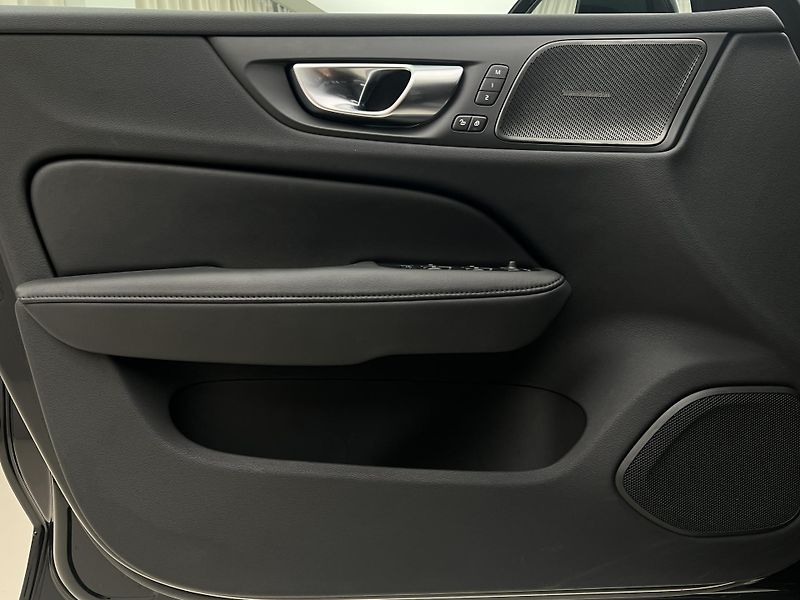 Volvo V60 B4 PLUS DARK AUT 1.maj. - fotka 7 z 45
