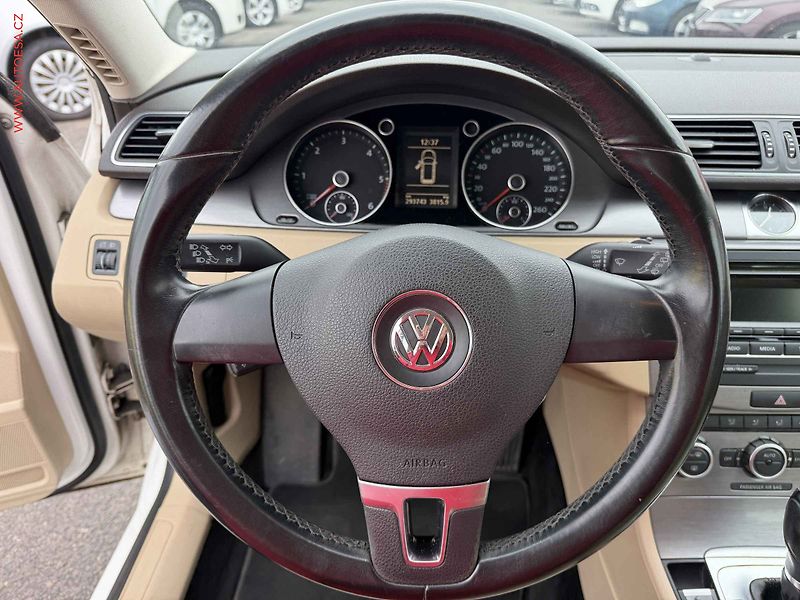 Volkswagen Passat (2012) 2.0TDi, DSG, výhřev sed - fotka 12 z 17