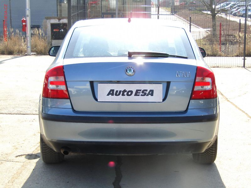 Škoda Octavia (2012) 1.6 MPi, Tour, AC - fotka 5 z 14