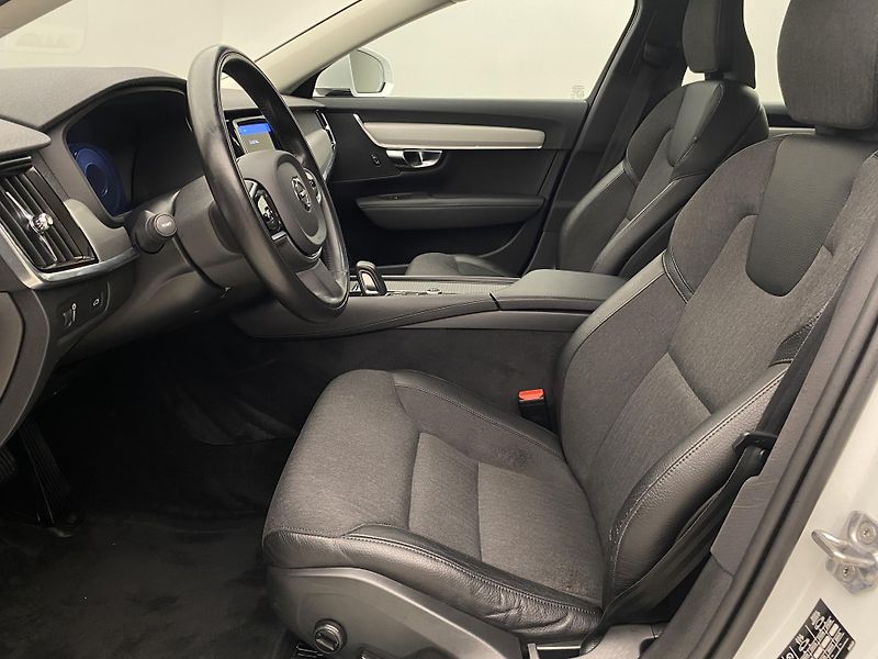 Volvo V90 B4 MOMENTUM AUT CZ - fotka 3 z 47