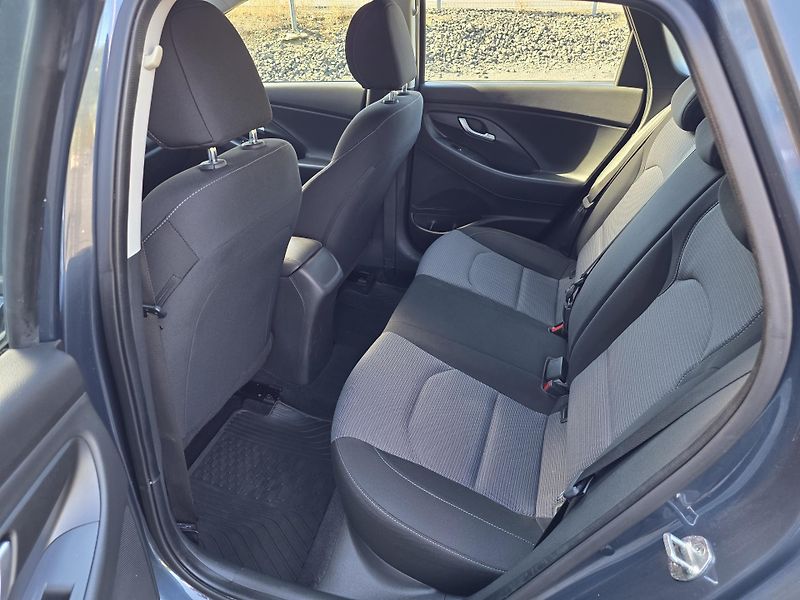 Hyundai i30 (2022) 1.5i COMFORT TAŽNÉ KAMERA - fotka 9 z 21