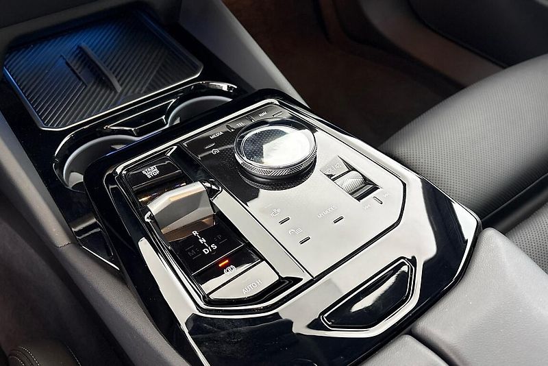 BMW Řada 5 540d xDrive Touring - fotka 21 z 24