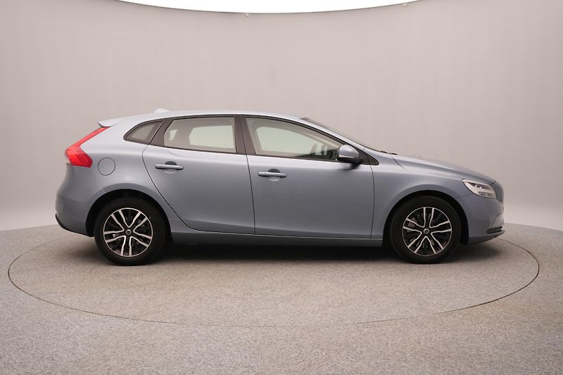 Volvo V40 T2 MOMENTUM AUT  - fotka 11 z 41