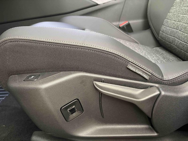 Peugeot 3008 (2025) Allure Hybrid 145 e-DCS6 - fotka 16 z 48
