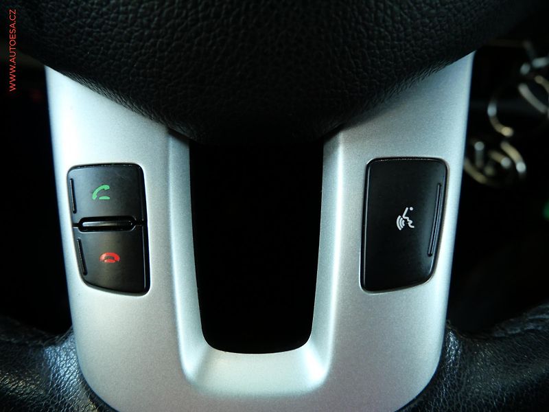 Kia Sportage (2011) 2.0 CRDi 4x4, ČR, AC, TZ - fotka 17 z 22