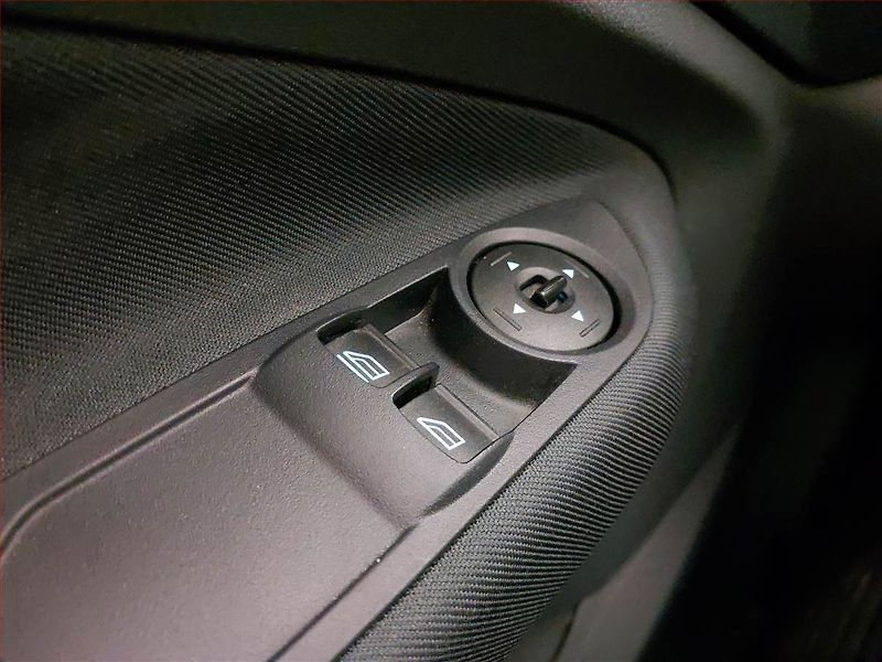 Ford C-MAX (2014) 1.0 EcoBoost, Tempomat - fotka 17 z 19