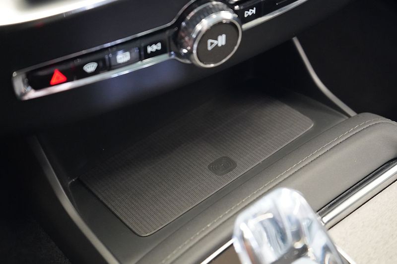 Volvo XC90 T8 AWD PLUS, Ventilace, 360° - fotka 38 z 48
