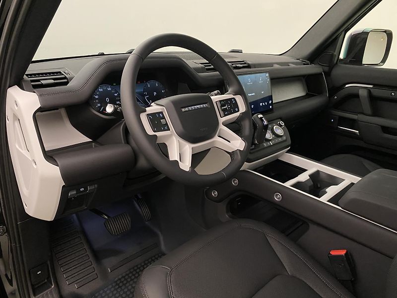 Land Rover Defender 110 D200 S AWD AUT CZ - fotka 4 z 46