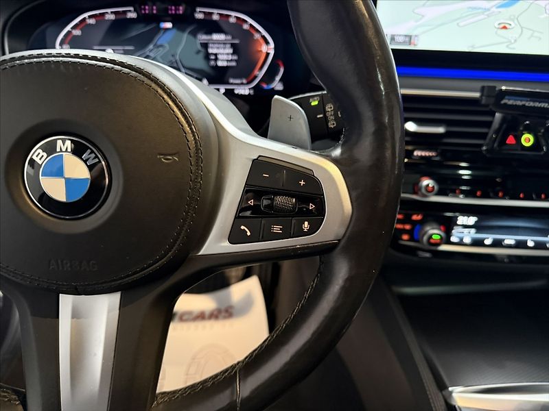 BMW Řada 5 3,0   530D M-PAKET PANO LASER - fotka 10 z 48