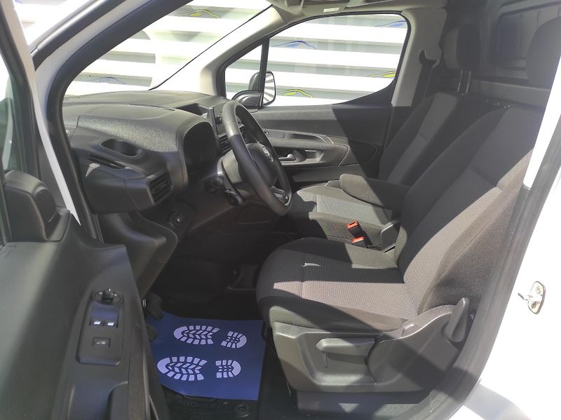 Toyota ProAce City 1,5D-4D 75kW L2, 1 maj., ČR - fotka 8 z 21