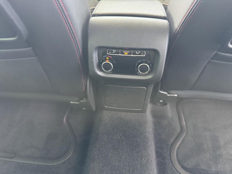 Seat Alhambra (2020) 1,4TSi FR-LINE 7.MÍST - fotka 23 z 33
