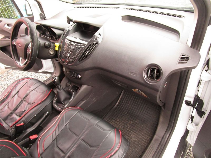 Ford Tourneo Courier 1.5TDCi Titanium, 2. maj. - fotka 15 z 40