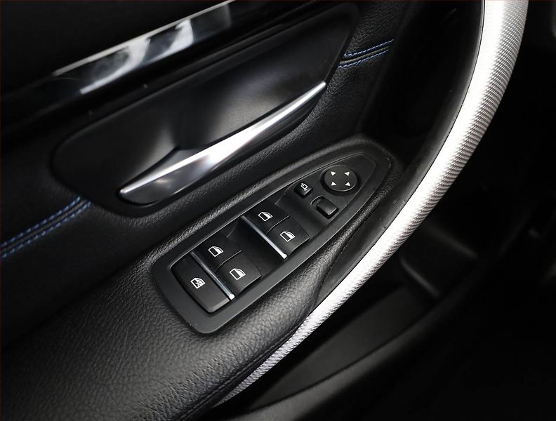 BMW Řada 3 (2019) 320 d xDrive, 4X4, Automat - fotka 17 z 21