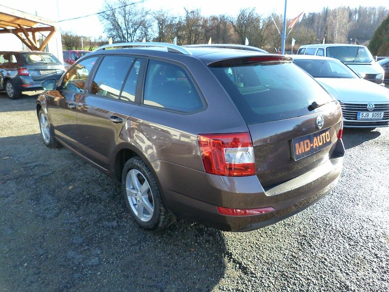 Škoda Octavia 1.4 TSI auto klima - fotka 7 z 26