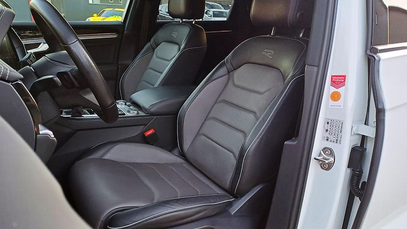 Volkswagen Touareg R-LINE 210kW-WEBASTO-HUD-TZ- - fotka 22 z 50