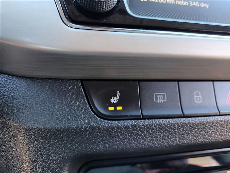 Škoda Fabia 1,0 TSI,81KW,DSG,STYLE,TAŽNÉ, - fotka 36 z 46