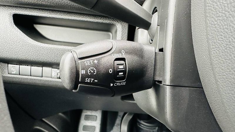 Opel Vivaro Van L1H1 (M) 2.0CDTi MT6 106kW - fotka 12 z 24