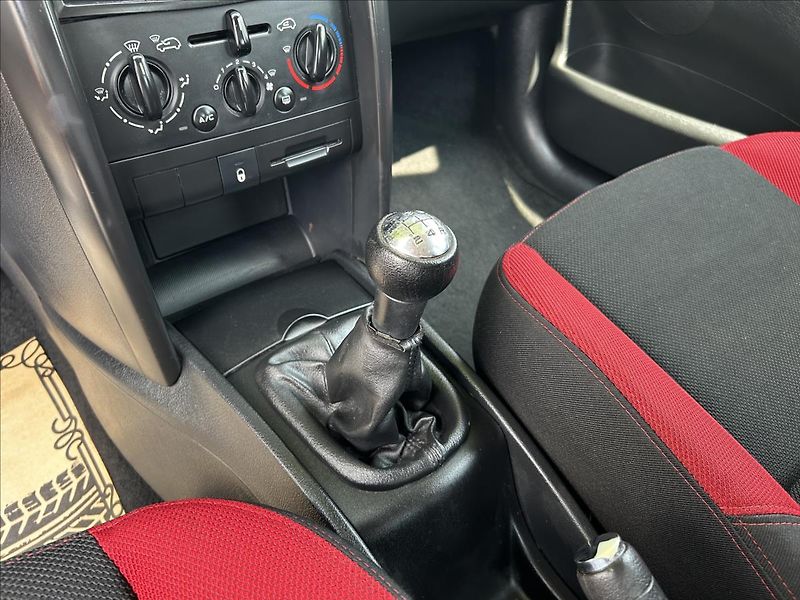 Peugeot 207 1,4 i  Klima,ISOFIX,CentrálDO - fotka 18 z 42