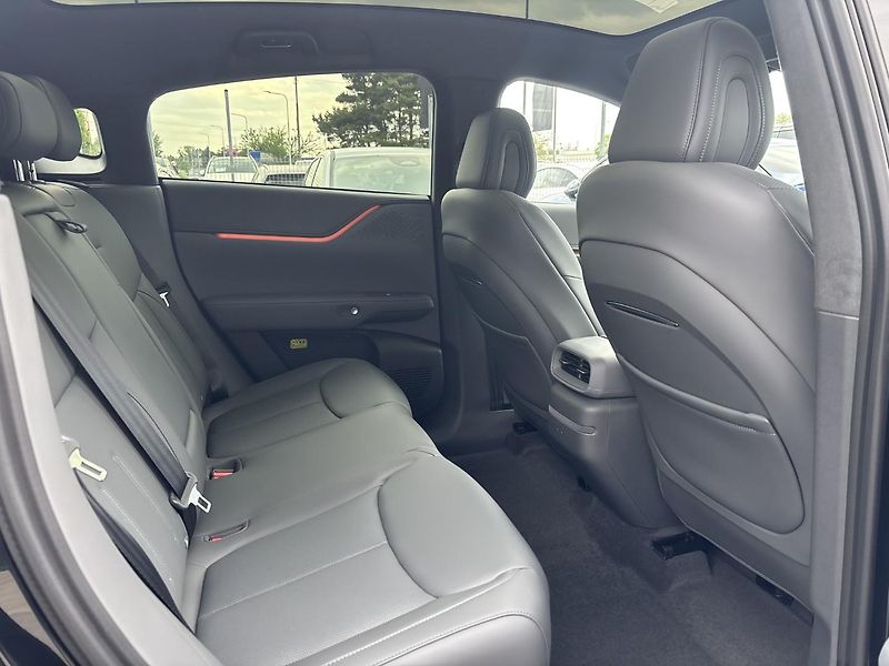 Xpeng G6 (2026) G6 BLACK EDITION AWD Perf - fotka 14 z 15
