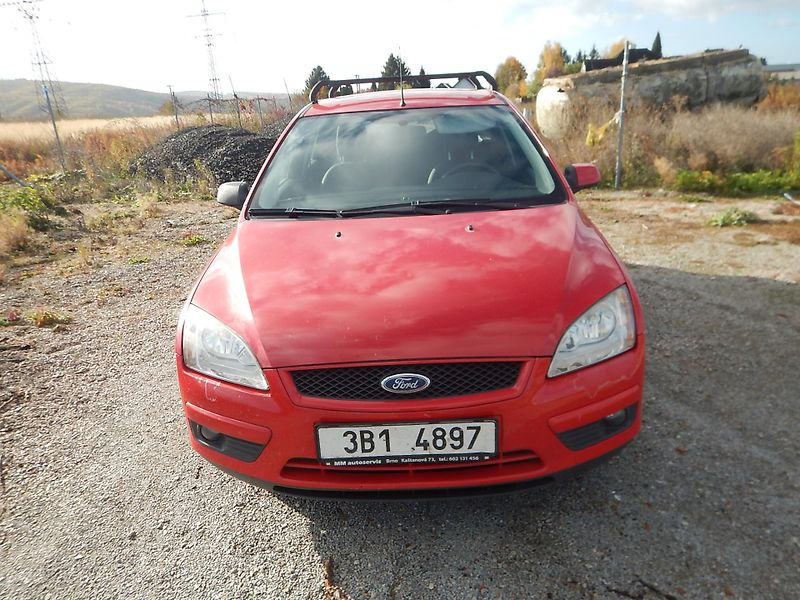 Ford Focus 1.6 i 74 kw - fotka 3 z 11