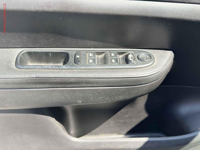 Peugeot 307 (2007) 1.6HDi, Xenon, panor - fotka 10 z 17