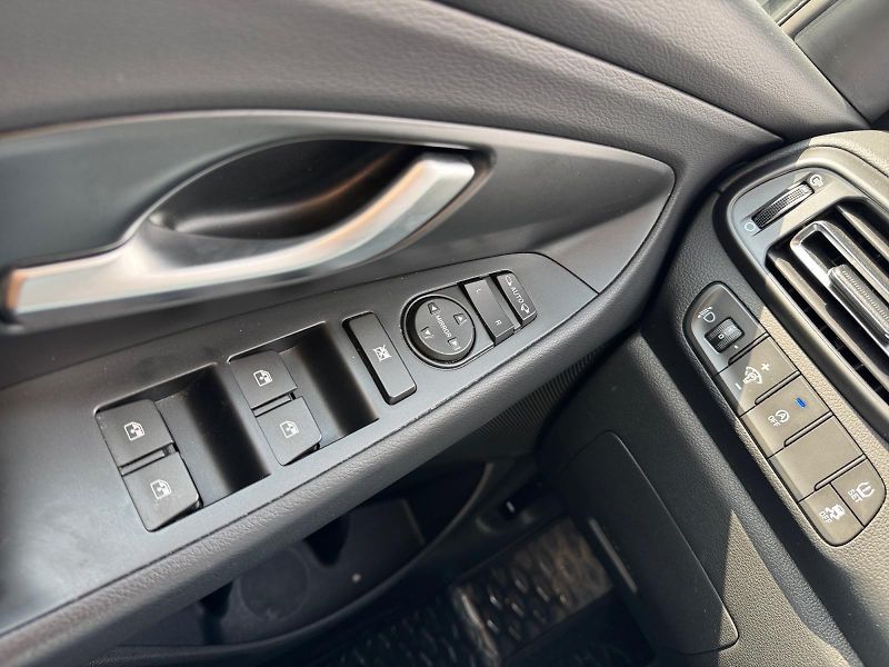 Hyundai i30 (2024) SMART 1.5T-GDI 118kW CZ DPH - fotka 11 z 11