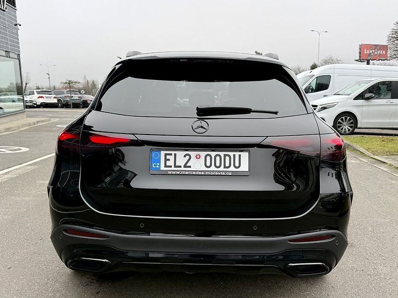 Mercedes-Benz GLC (2023) 300 e 4MATIC SUV - fotka 7 z 48