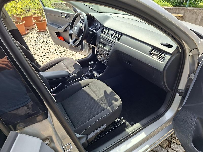 Škoda Rapid (2013) 1.2 TSI, první majitel, +zimní - fotka 12 z 24