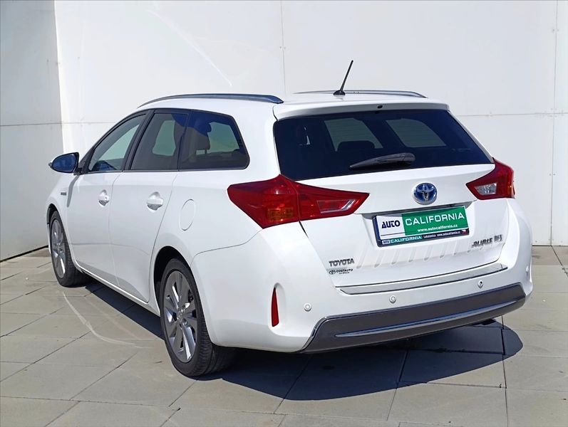 Toyota Auris 1,8 i HYBRID AT KAMERA NAVI - fotka 10 z 39