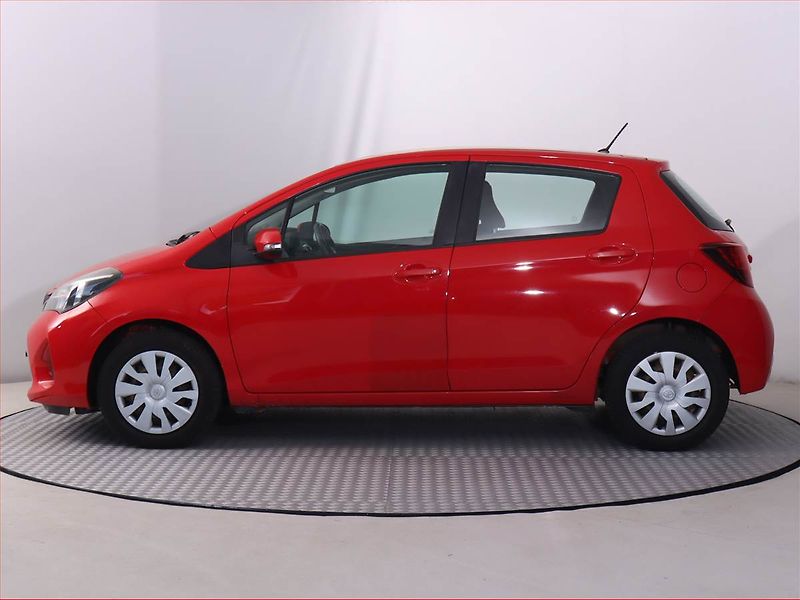 Toyota Yaris (2016) 1.33 Dual VVT-i, Serv.kniha - fotka 3 z 18