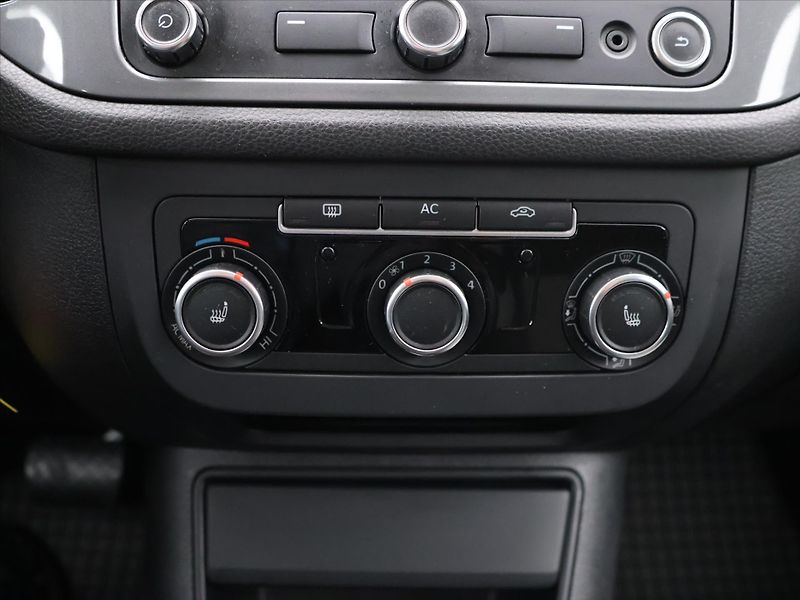 Volkswagen Tiguan 2,0 TSI DSG 4Motion Panorama - fotka 21 z 31