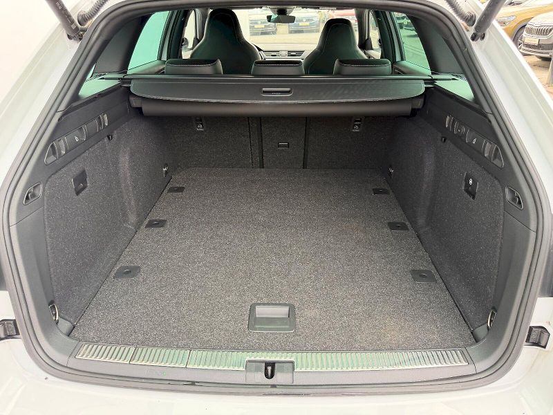 Škoda Superb (2024) Combi 2.0TSI 140kW DSG SportLi - fotka 33 z 35