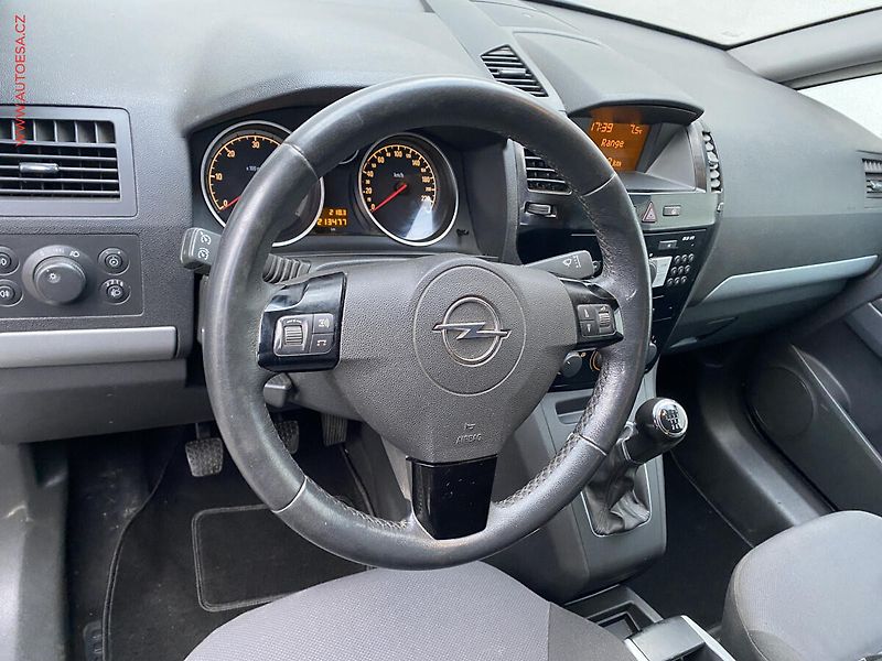 Opel Zafira (2010) 1.7 CDTi, ČR, AC, tažné - fotka 12 z 18