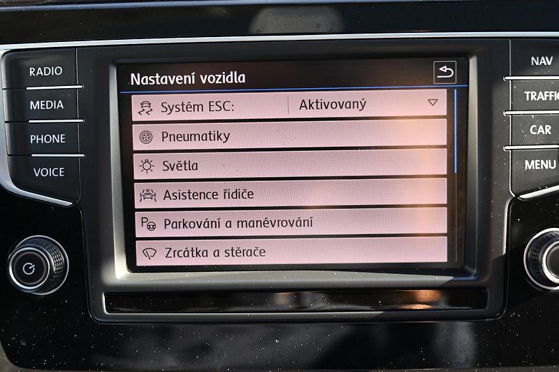 Volkswagen Touran 1.2TSI 81KW Comfort 7mist 3/17 - fotka 21 z 60