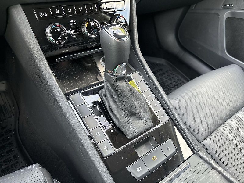 Škoda Superb (2023) Combi 2.0 TDI DSG L&K - fotka 15 z 33