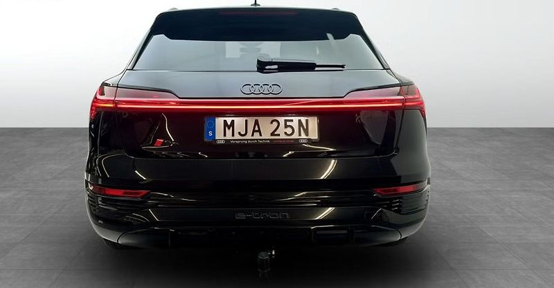 Audi Q8 e-tron 55 Q S-Line 360k Pano Tažné - fotka 5 z 26