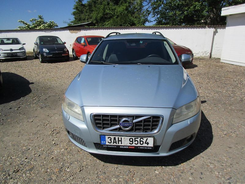 Volvo V70 - fotka 2 z 17